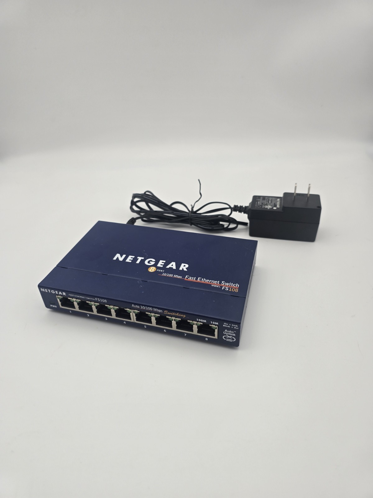 Netgear FS108 v2 8-Port 10/100Mb/s Fast Ethernet Switch (FRE