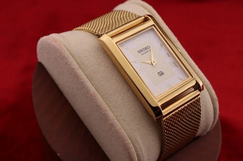 ⌚✨ Vintage Seiko Slim Quartz Gentlemen's White Dial , Golden Mesh Band Watch