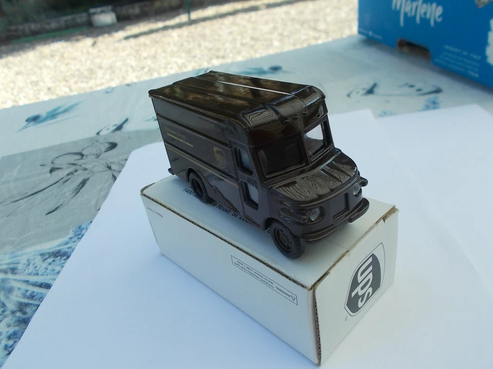 CAMION DE LIVRAISON UPS LONGUEUR ENVIRON 10 CM EN BOITE D ORIGINE TBE - Photo 3/4
