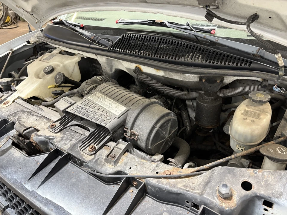 A/c Air Compressor CHEVY EXPRESS 2500 03 04 05 06 - Image 2 of 3