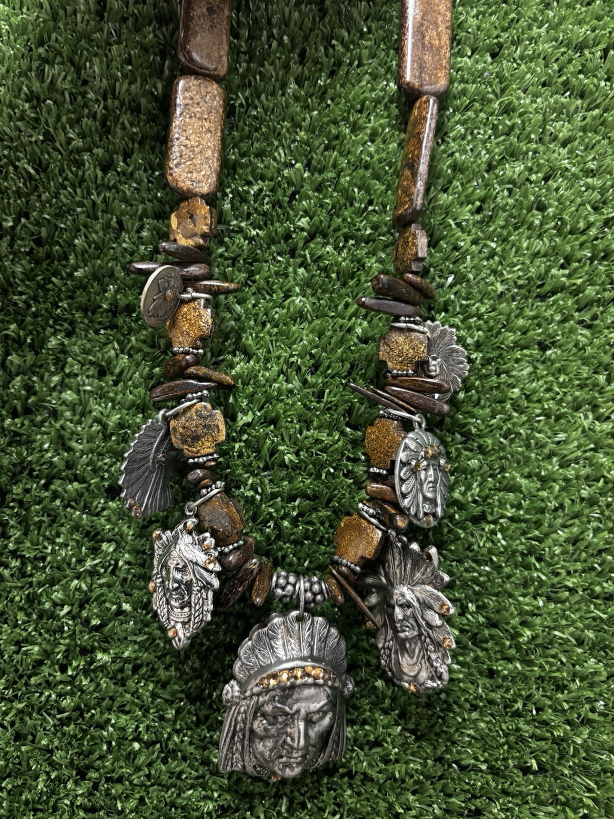 Native American–style statement necklace - image 11