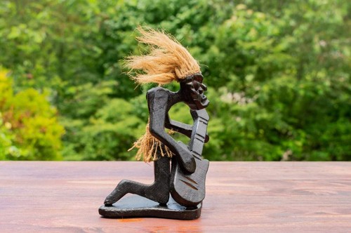 Guitarrista tribal primitivo tallado a mano de madera Tiki estatua barra figura de guitarra -C - Imagen 3 de 5