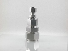 SWAGELOK TUBE FITTING REDUCING UNION 3/4 IN X 1/4 IN TUBE OD SS-1210-6-4 316 SST