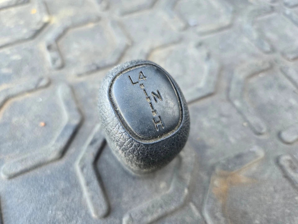 2002 Toyota Sequoia Transfer Case Shifter Knob Black - Image 3 of 4