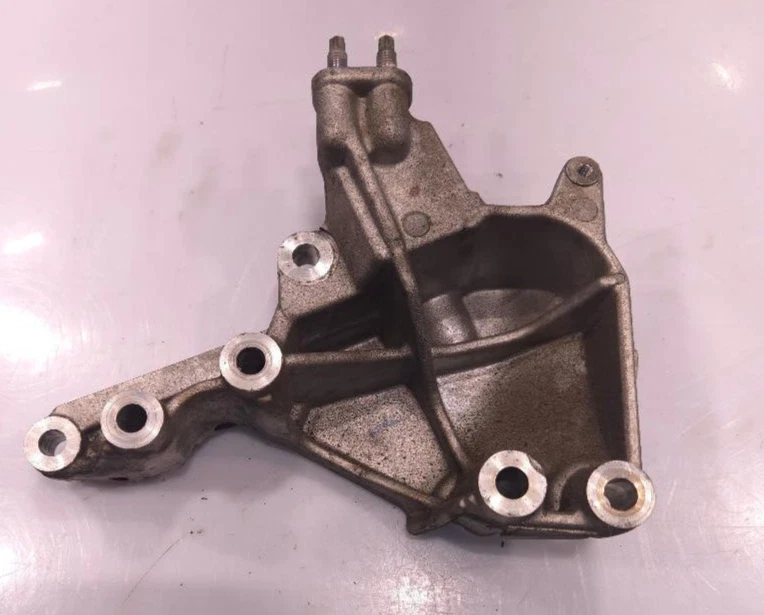 SOPORTE DE MONTAJE MOTOR DELANTERO IZQUIERDO TOYOTA SIENNA 2006-2010 P/N 12315-31091 Foto 4 de 4