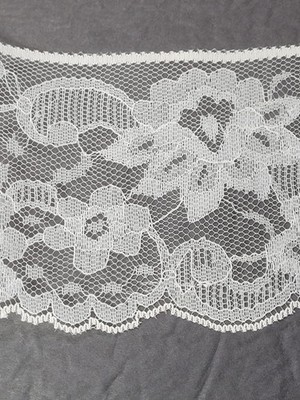 Vintage Ecru Flat Lace Floral Scalloped Edges Many Yards DIY Craft Trim