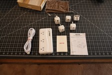 BESTEK MRJ201GU-UK-YL 220V/110V 3 AC Outlets 6A 4 USB Ports Plug Adapter