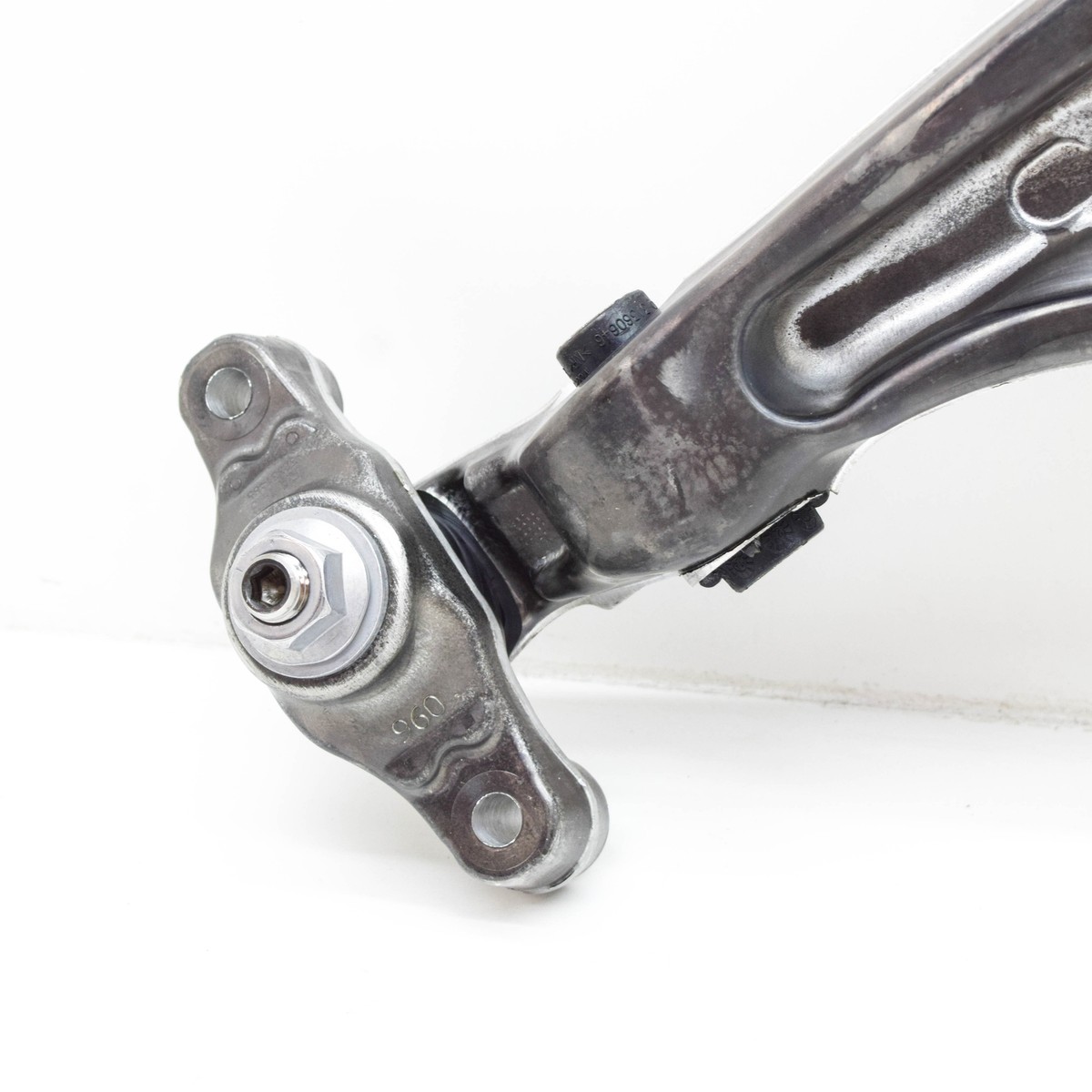 （パーツ欠損有）大連王 VOLVO XC60 MK2 Front Right Lower Control Arm 32381881 NEW