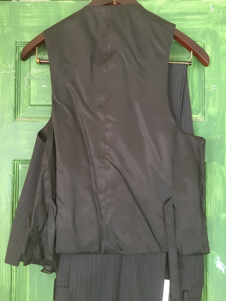 Calvin Klein 3 Piece NWT Suit 40R 34 Waist image 5