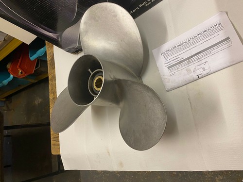 Mercruiser Bravo 2 Prop 48-18612A6 18 3/4 x 17 RH - Unused Old Stock - Picture 5 of 10