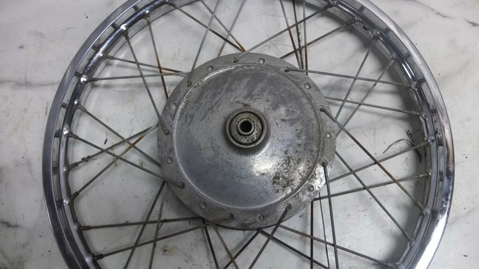 Llanta delantera 75 Yamaha RD125 RD 125  Foto 3 de 4