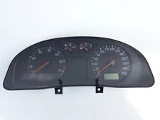 Volkswagen PASSAT B5 1999 Benzin Geschwindigkeitsmesser Cockpit 3B1919880 1kW