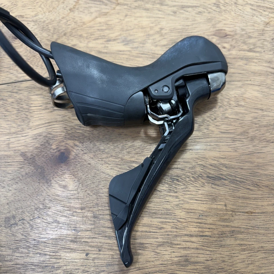 Shimano Ultegra ST-R8020 BR-R8070 2x11S Shifters Disc Brake Levers and Calipers - Image 3 of 4