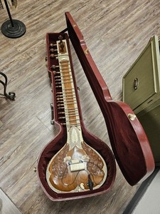 Kolkata-style (Calcutta) Sitar crafted by Mangla Prasad Sharma & Co.