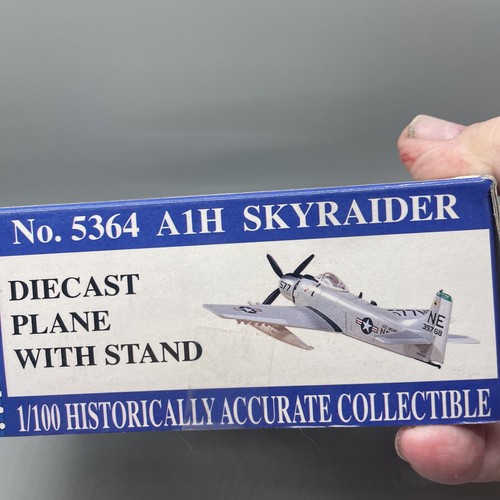 POSTAGE STAMP MODEL POWER 1:100 5364 A1H SKYRAIDER BLUE RANGE MODEL - Picture 5 of 6