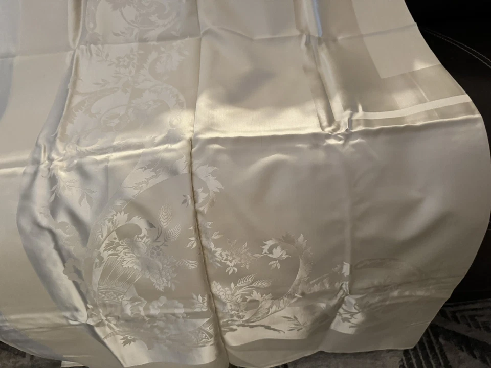 NUEVO SIN ETIQUETAS 64x84 Mantel 8 Servilletas Marfil Damasco Calidad ¡HERMOSO! Foto 4 de 4