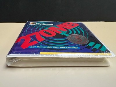 ONE SyQuest 270 MB 3.5'' Removable Hard Disk Cartridge in case. New
