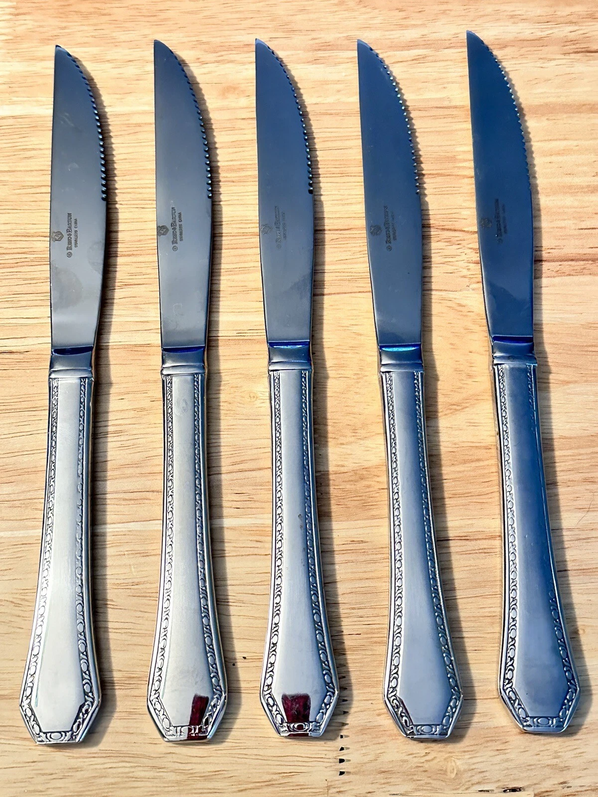 5 Reed & Barton COPLEY (Dot & Dash Outline) Stainless Steel Steak Knives