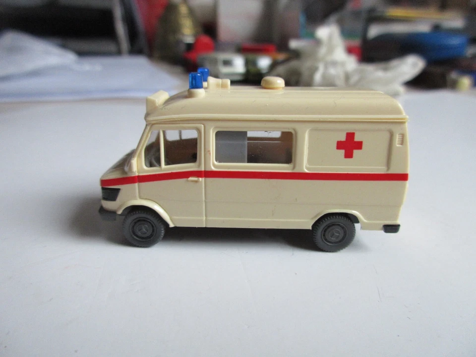 Wiking 1:87 Mercedes 207D DRK !!! - Immagine 2 di 3