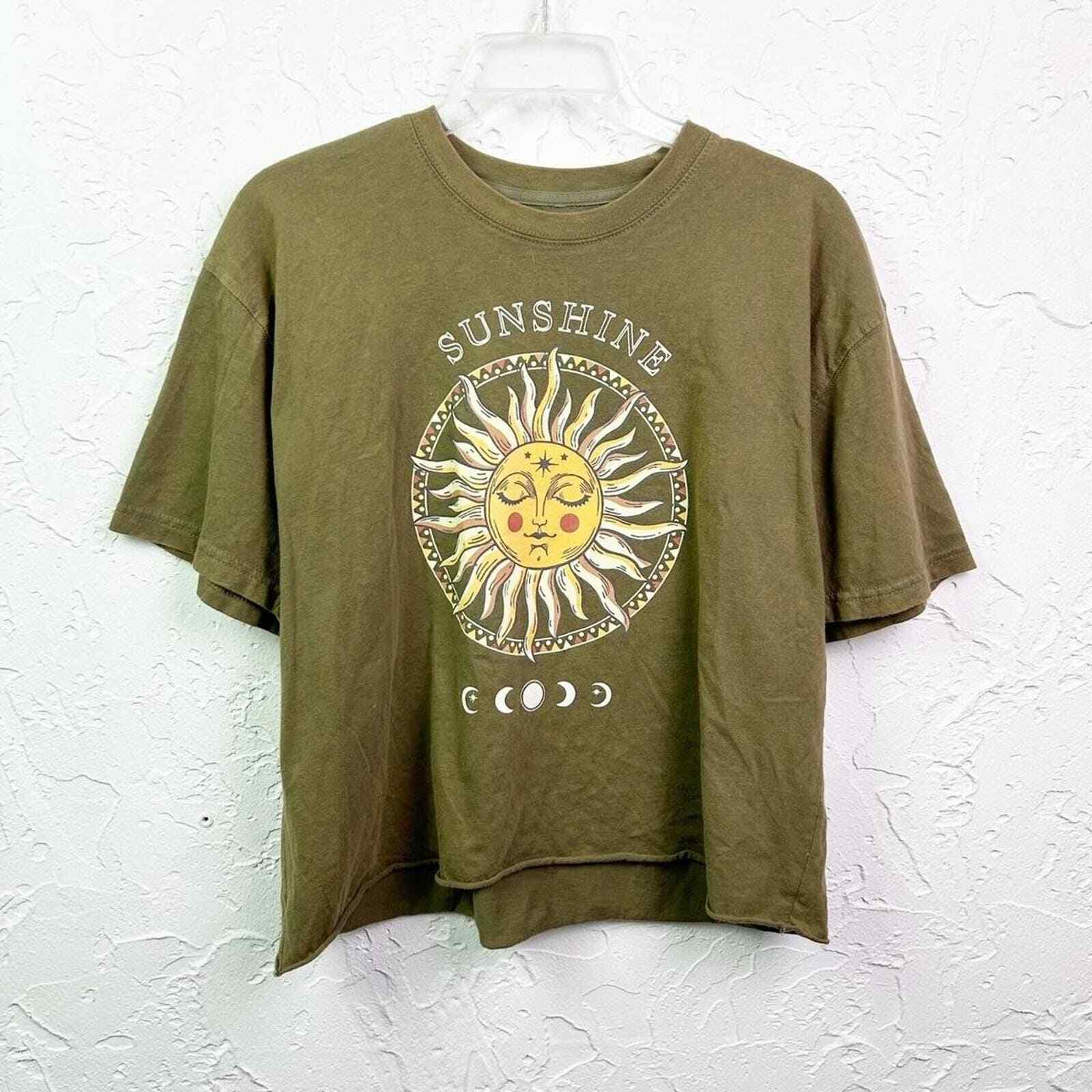 Green Cropped Sunshine Boho Celestial Graphic T-shirt Size Large 