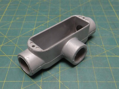 3/4'' NPT E30640 T-Type Die-Cast Aluminum Conduit Body, Max #6 AWG Conduit