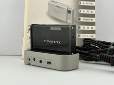 Fujifilm FinePix Z2 Black Digital Camera with Battery Charger Compact Japan