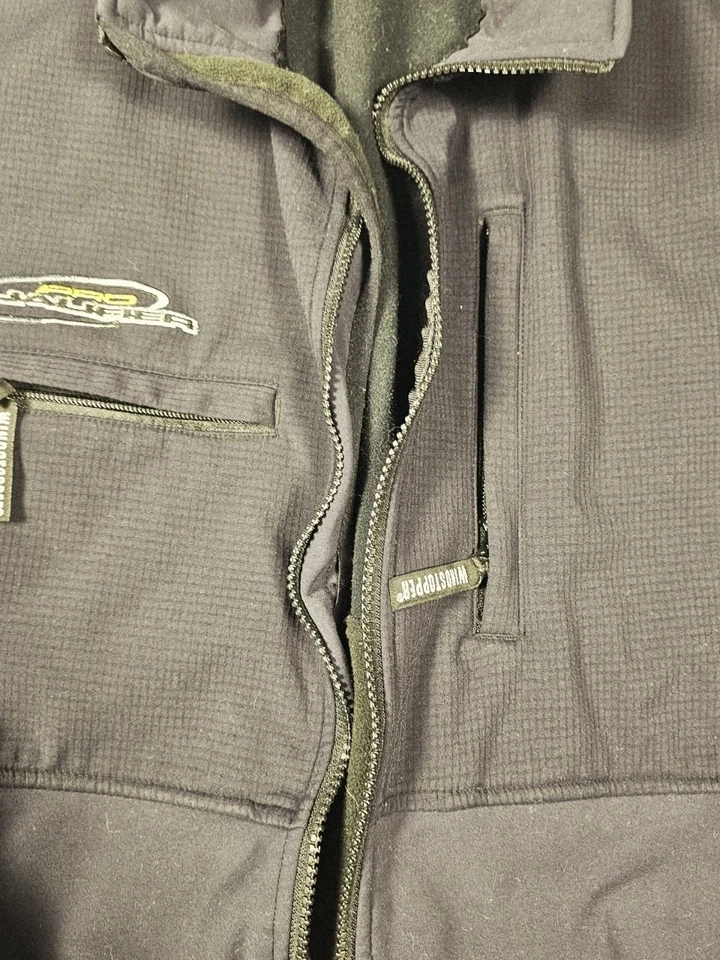 Bass Pro Shops Du-All Pro Qualifier GORE® WINDSTOPPER® 软壳夹克 — 第 4/4 张图片