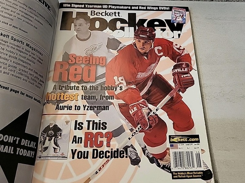 Beckett Hockey Collector #139 Featuring Steve Yzerman