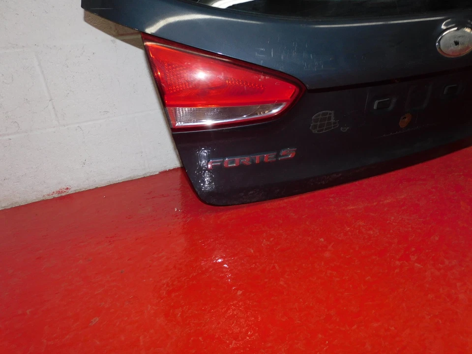 2014 2015 2016 2017 2018 KIA FORTE 5 EX HATCH LIFTGATE OEM WITH CAMARA Foto 3 de 4