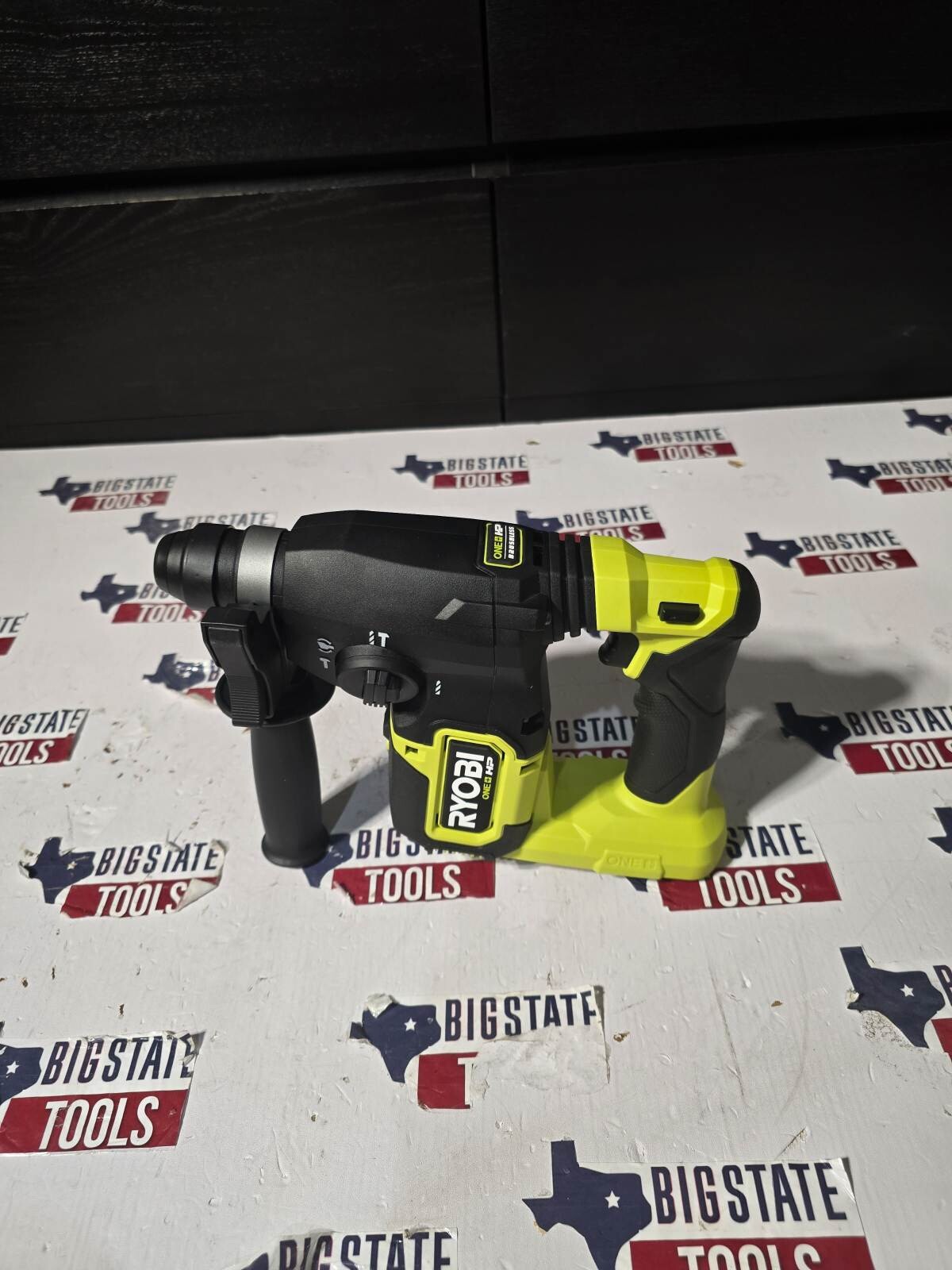 Ryobi P223 18V 1 inch Cordless Rotary Hammer Drill_62