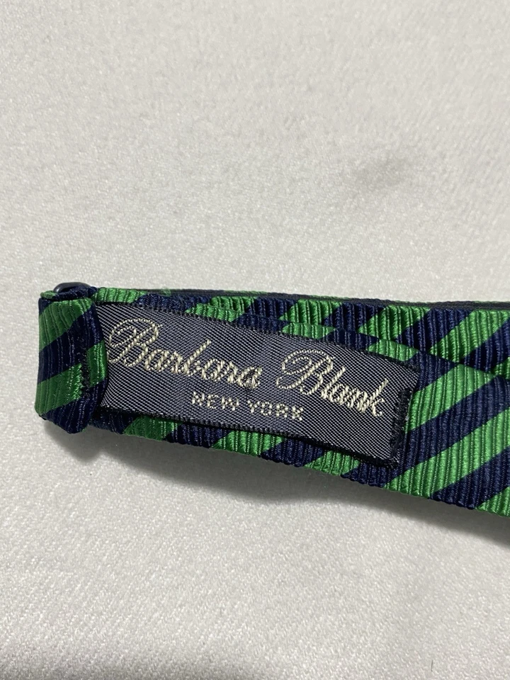 BARBARA EN BLANCO. Pajarita de hombre a rayas verdes. Ec Foto 2 de 3