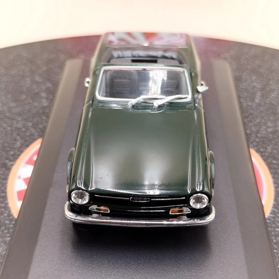 MINICHAMPS 1/43 Triumph TR 6 1968-76 TR6 racing green 430132571 - Image 3 of 4