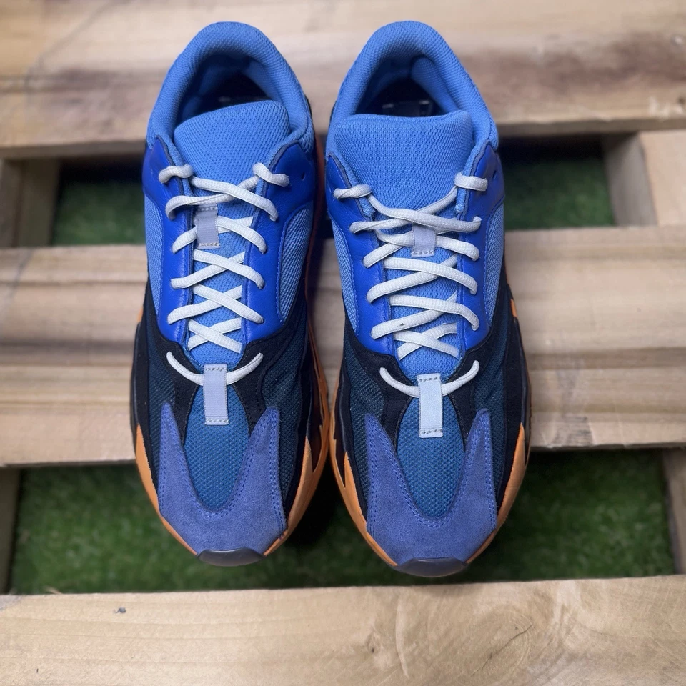 Talla 11.5 - Adidas Yeezy Boost 700 Azul Brillante Foto 3 de 4