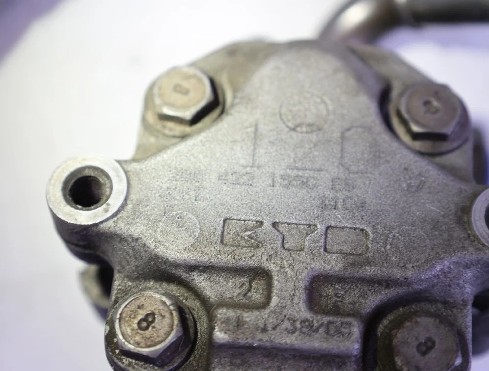 Servopumpe Audi A4 Avant B7 2D0422155C KYB 2.0 103 KW 140 PS Diesel 02-2007 - Bild 4 von 4