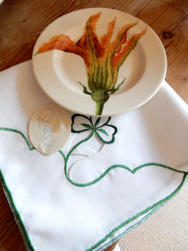 Quills Ireland 7 Napkins Cloth Embroidered SHAMROCK LEAF Large 17" x 16" Vintage - 第 1/15 張圖片