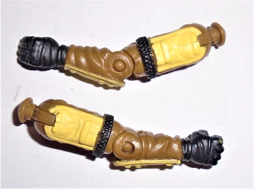 GI Joe Body Part  2002 Dusty V8       Arm Set         C8.5  Very Good