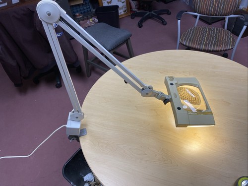 LUXO Magnifying Lamp with table mounting.B51 - 第 4/10 張圖片