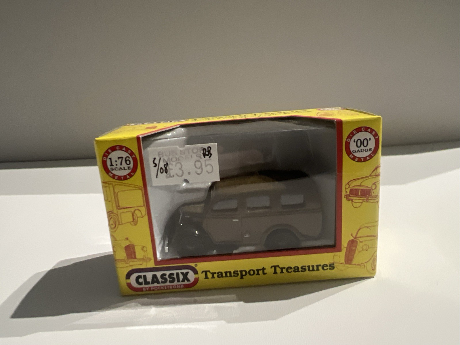 Classix EM76622 Ford E83W Thames Estate1/76 New Boxed Including POD Postage