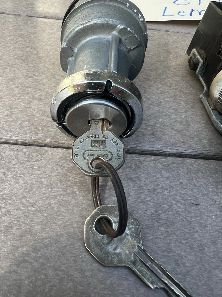 1966-67 Pontiac LeMans GTO Ignition KEY Switch  Cigarette Lighter, Light,Wiper - Image 2 of 4