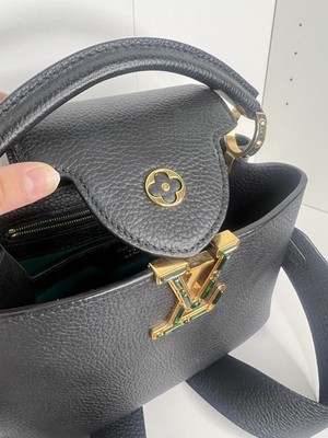 Louis Vuitton Capucines MM Black Taurillon Leather Shoulder Bag Auth