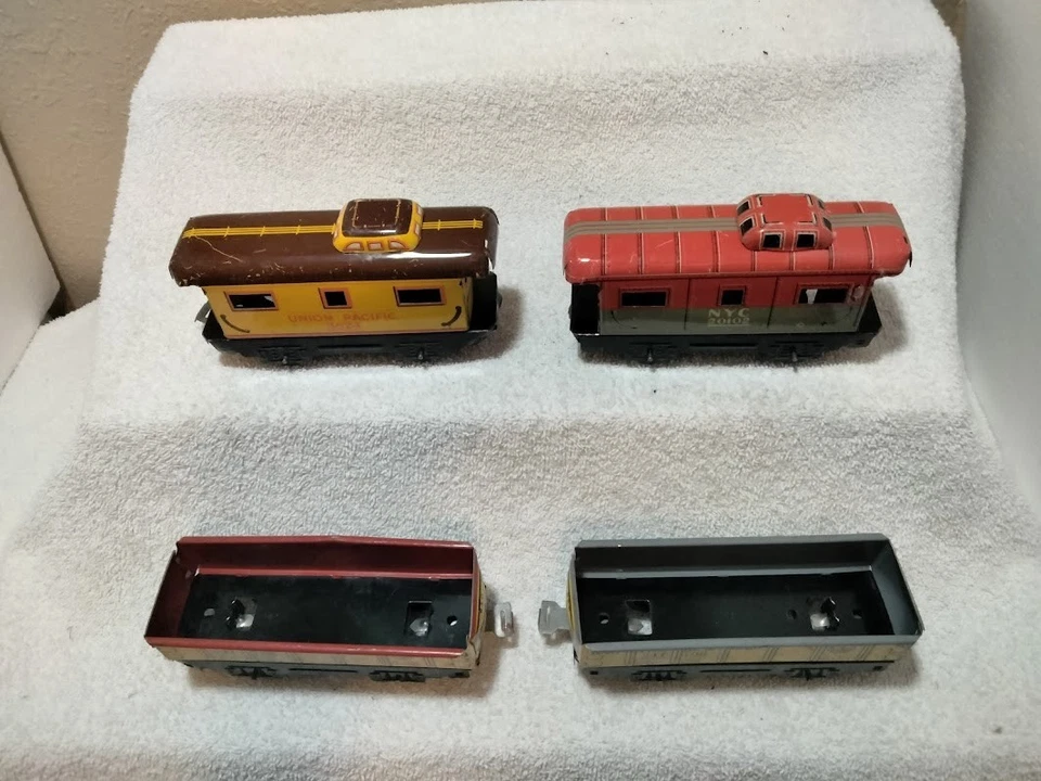 Marx O Gauge Tin Loco, Caboose NYC 2102, UP 3824; (2) Gondola B&O 241708 Lot -21 - Image 3 of 4