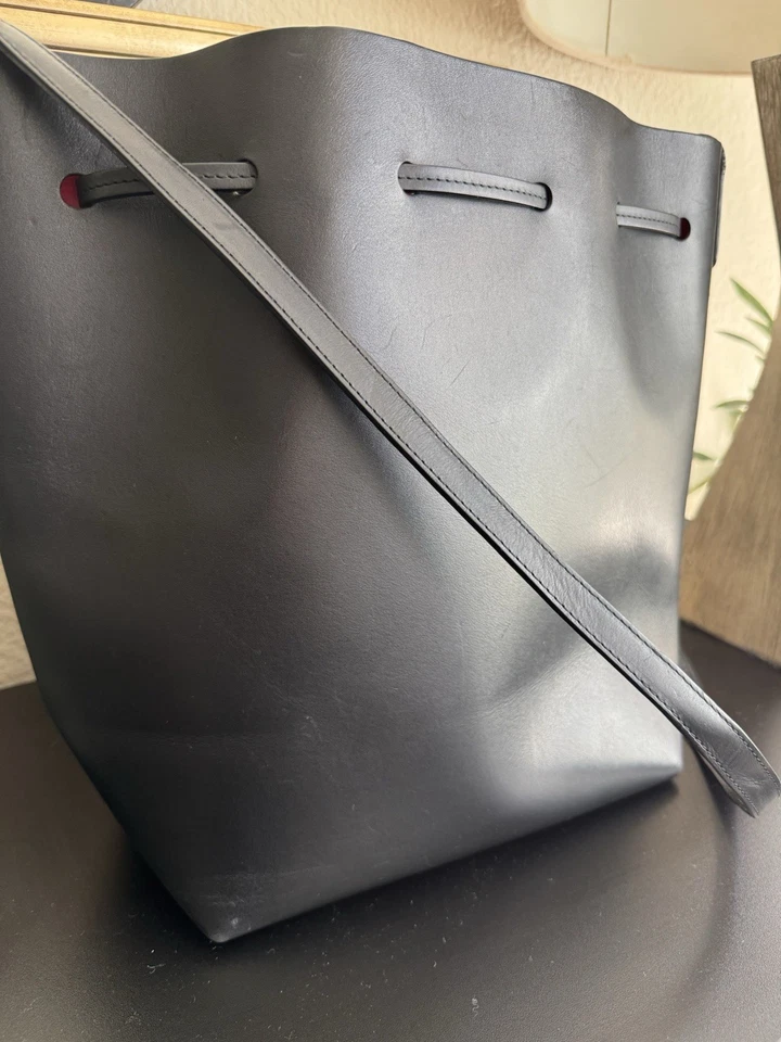 Bolso Cubo Mansur Gavriel Negro Cordón con Interior Rojo Foto 4 de 4