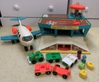 Vintage 1972 FISHER PRICE Little People #996 AIRPORT jet plane, cars, luggage