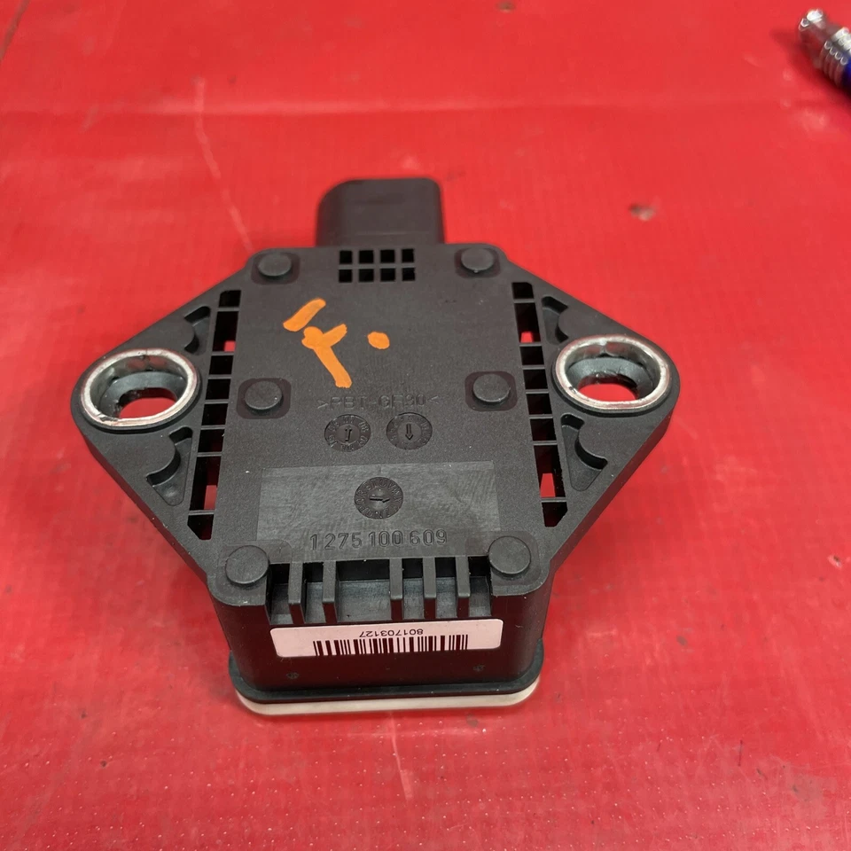 2007 Audi A4 quattro CON. Датчик скорости рыскания 2,0 YAW OEM 8E0907637B - Изображение 4 из 4