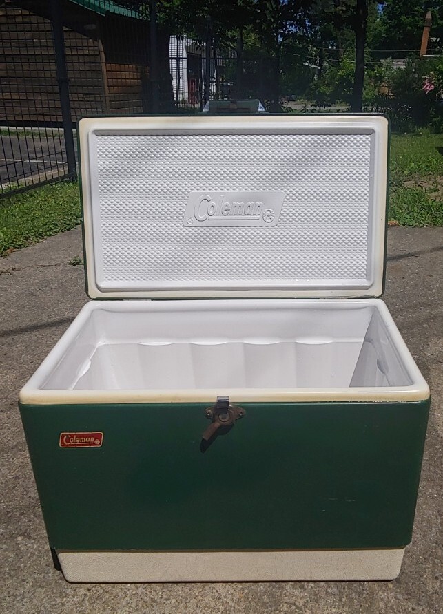 VINTAGE COLEMAN COOLER Green-Metal-good condition See Pics