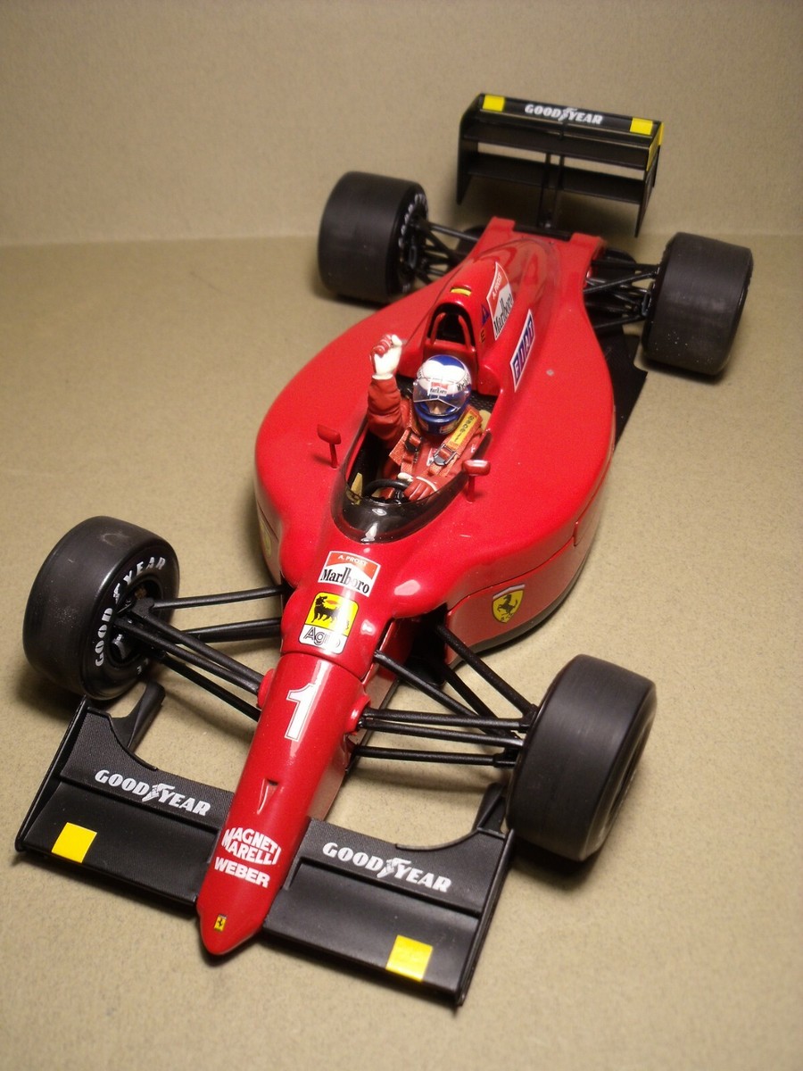 1/18 FIGURE F1 DRIVER 29 PROST DRIVING WINNER VROOM