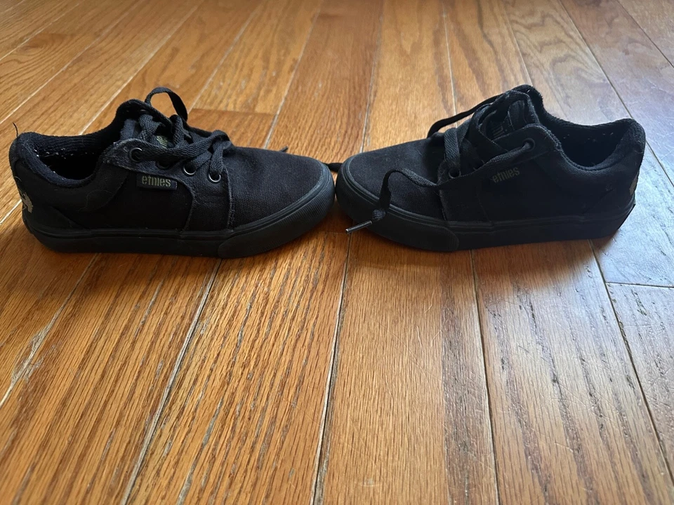 Etnies Skate Shoes toddler/kids size 12 boys Black Lace-up sneakers - Image 3 of 4