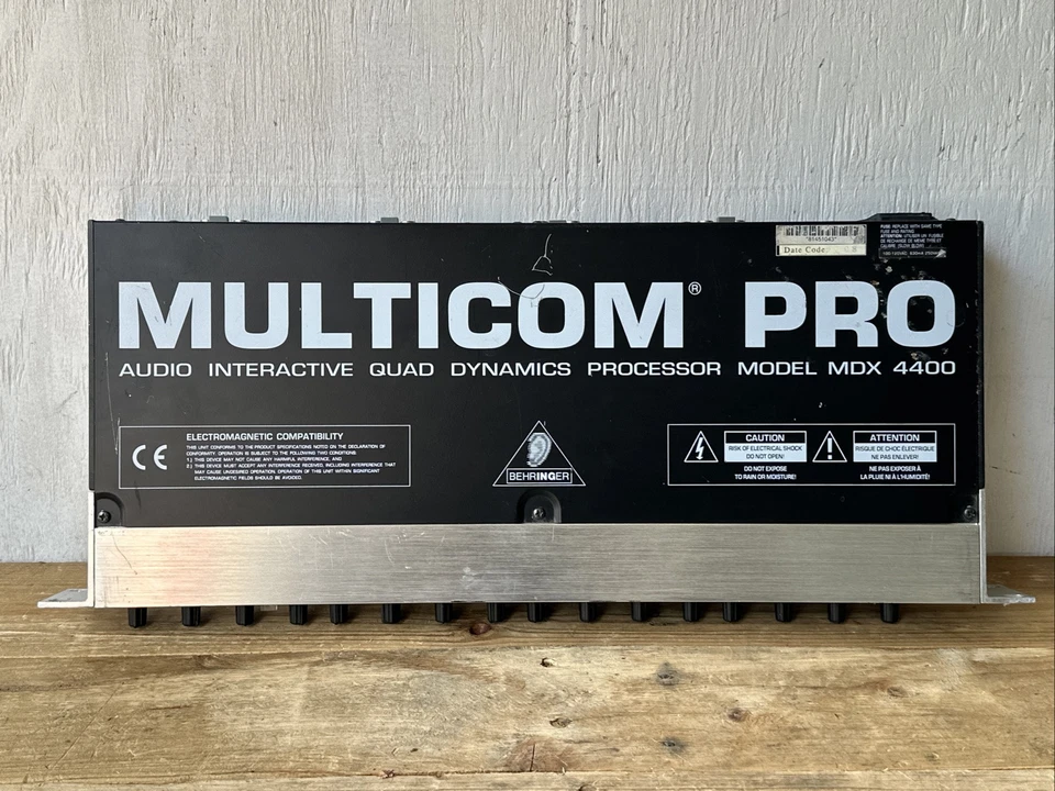Procesador Dinámico Cuádruple Interactivo de Audio BEHRINGER MULTICOM PRO - Modelo MDX4400 Foto 4 de 4