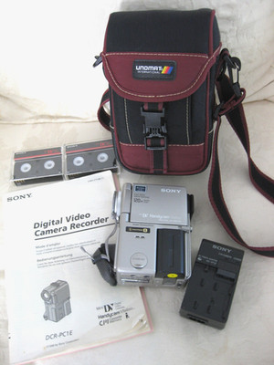 Sony Handycam DCR-PC1E Digital Videokamera* Carl Zeiss* MiniDV* + anbei s. Foto