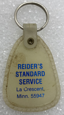 La Crescent Minnesota REIDERS STANDARD Advertise Keychain Auto Gas Oil Chevron !